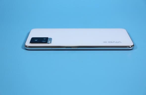 前置4400萬像素雙攝！vivo S9線下海報(bào)曝光：或首發(fā)6nm天璣1100