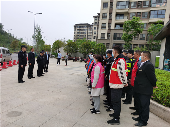 攝山村：學(xué)黨史、辦實(shí)事 小區(qū)反電詐宣傳不停歇