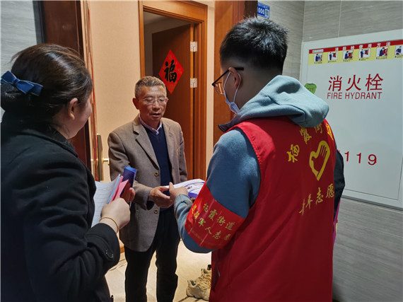 攝山村：學(xué)黨史、辦實(shí)事 小區(qū)反電詐宣傳不停歇