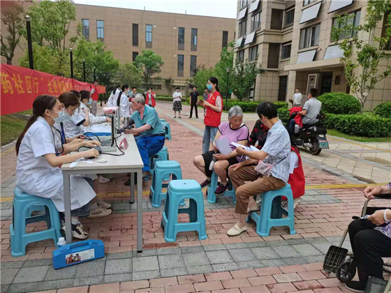 石埠橋村社區(qū)：專家送來健康經 群眾困難隨之去