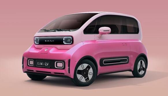 1769元!寶駿KiWi EV“豬小八”萌寵版車貼發(fā)布:包安裝再加1850元