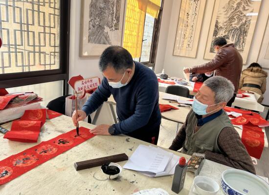 石埠橋社區(qū)：開展“迎新春 慶虎年”寫福字、送春聯(lián)活動